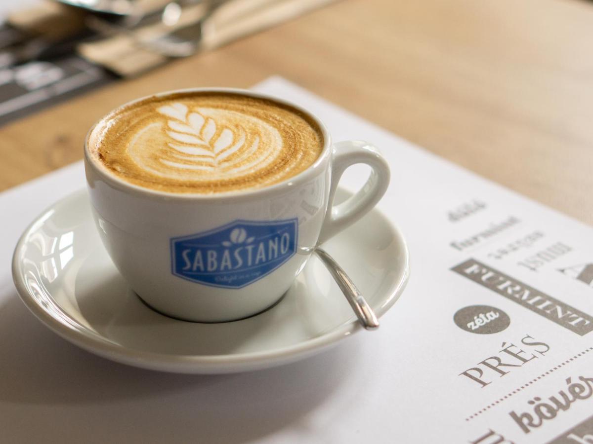 托卡伊 Labor Kvartely酒店 外观 照片